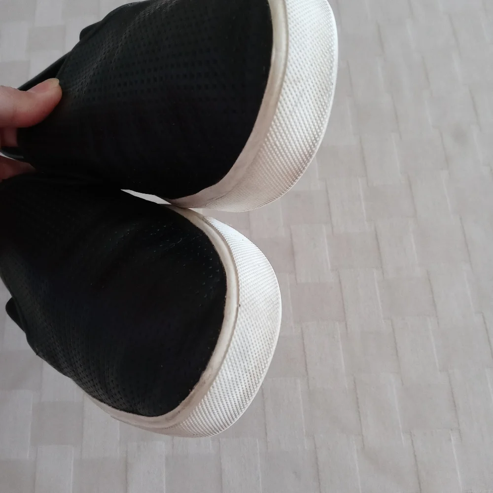 Vince Blair Leather Slip On Sneakers